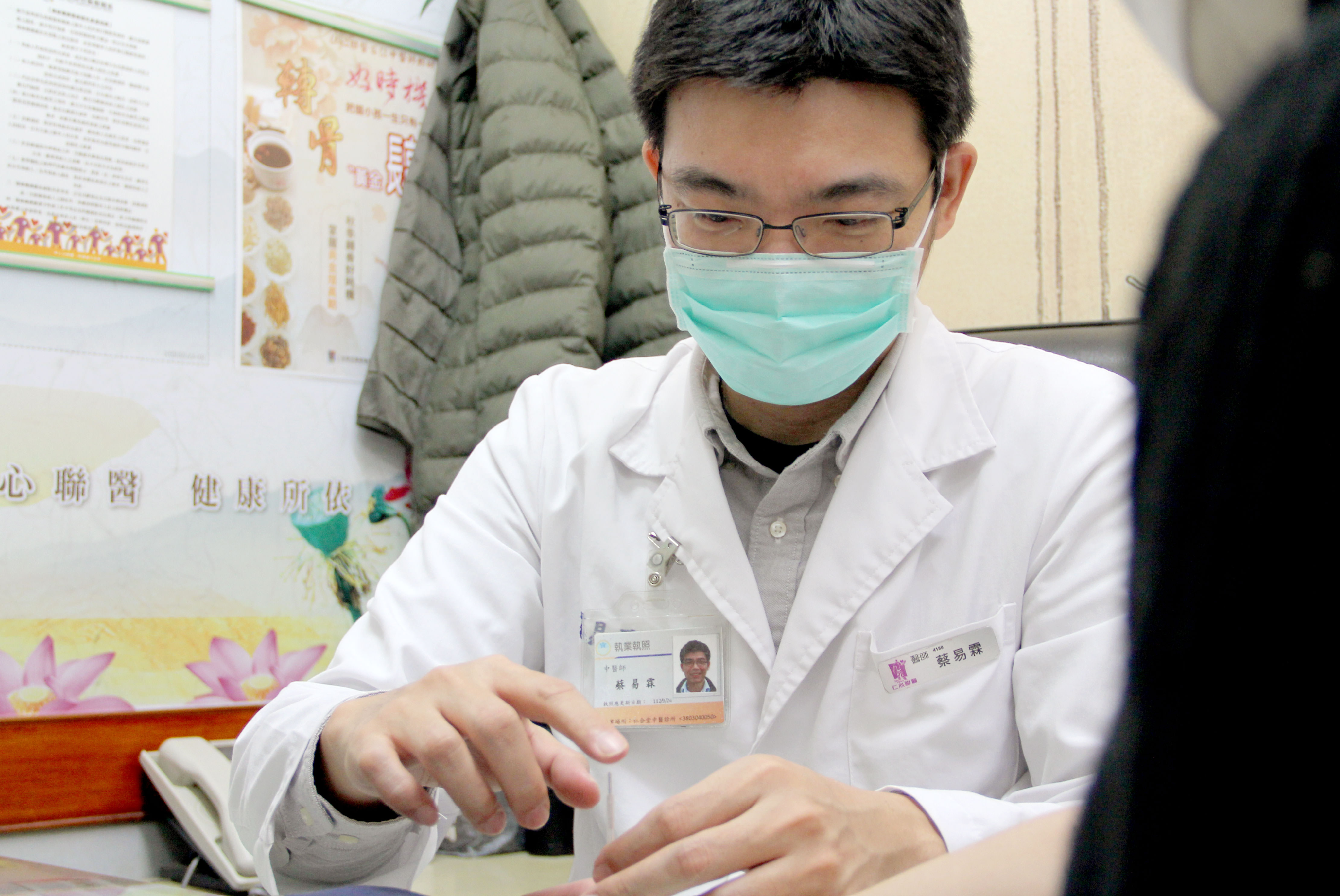 台中清水仁合堂中医诊所医师诊治照片
