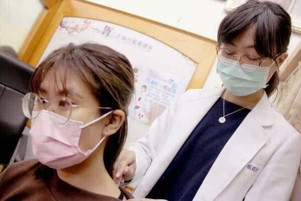 台中沙鹿仁人堂中醫診所醫師診治照片